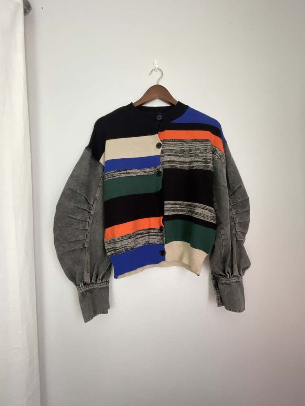 Colorblock Striped Cardigan with Denim Balloon Sleeves
Mixed
W sz Med
Halloween
